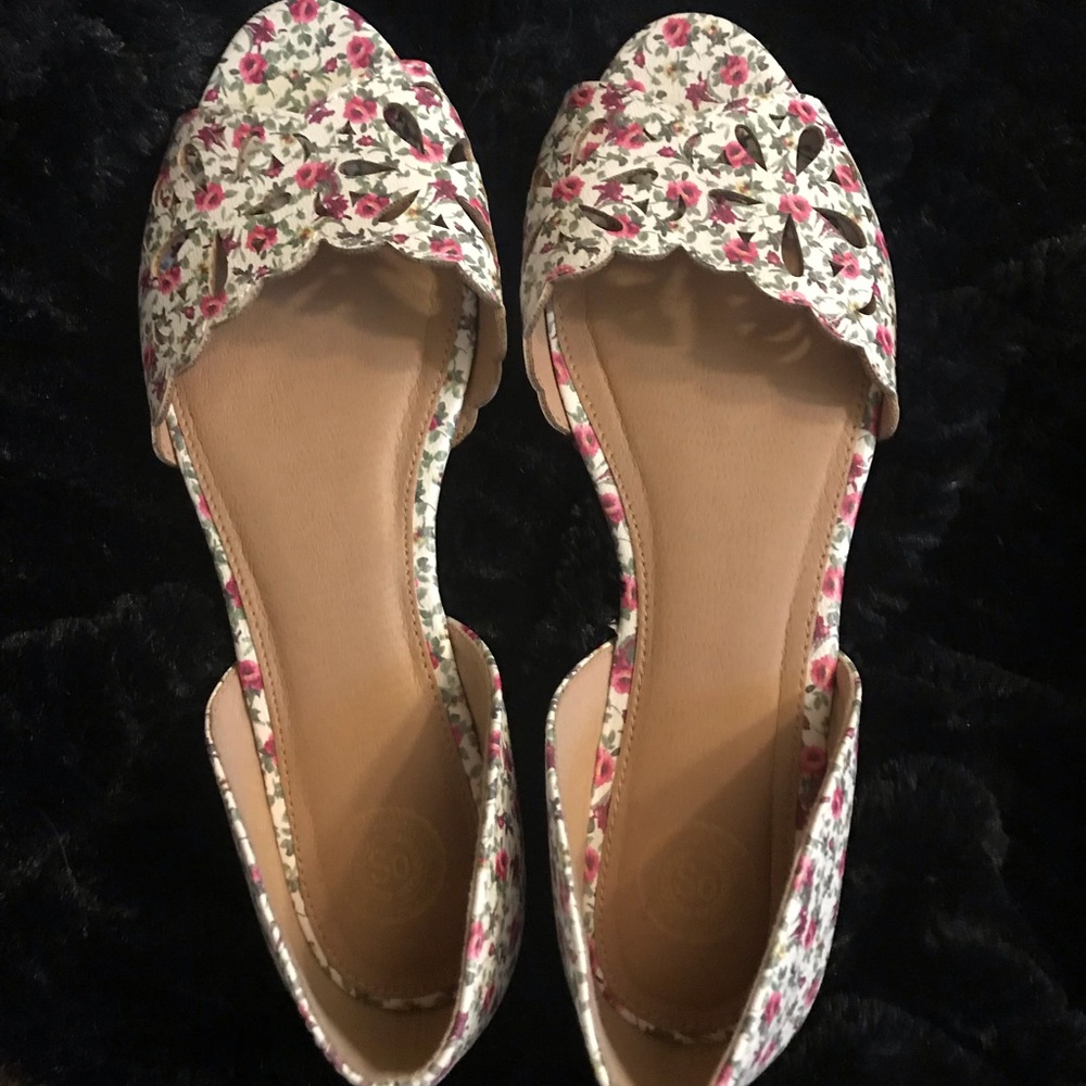 SO flats. Only worn to try on. Size 9.5
